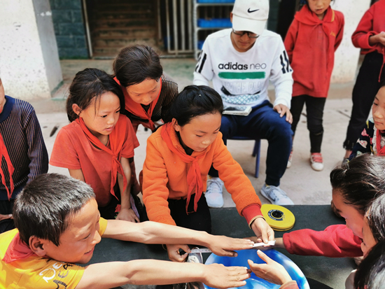 五哈小学篮球比赛冠军_小学篮球比赛如火如荼_2020小学篮球比赛