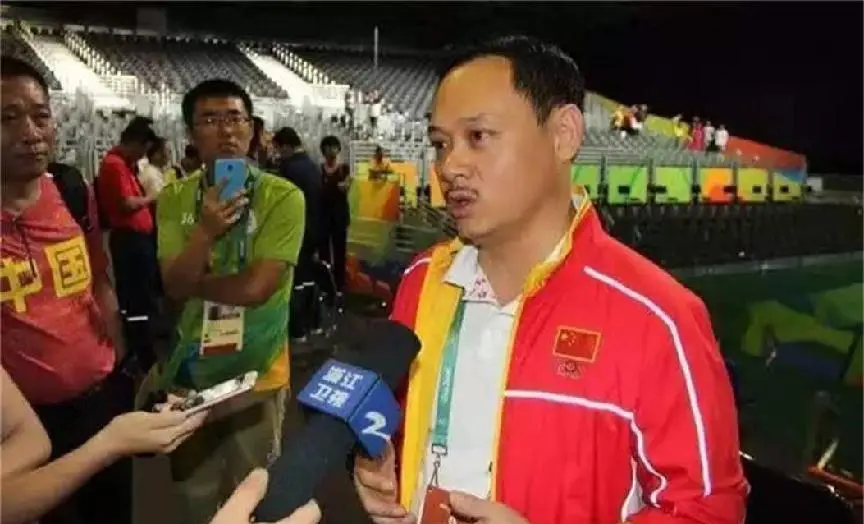 举重冠军男2021_世界举重冠军男名字_男的举重世界冠军
