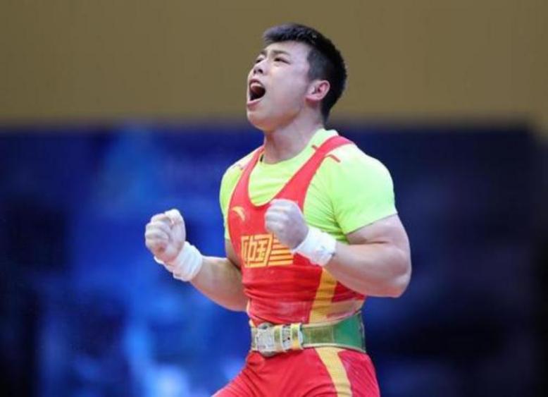 举重冠军男2021_举重男子世界冠军_男的举重世界冠军