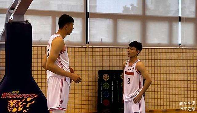 篮球体重打什么位置_大体重打内线篮球技巧_篮球内线身高