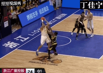 篮球背后掏球算不算犯规_篮球运球背后掏球犯规规则_背后掏球犯不犯规