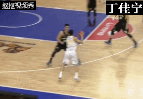 篮球运球背后掏球犯规规则_篮球背后掏球算不算犯规_背后掏球犯不犯规